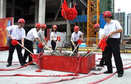 大老板今天農(nóng)村自建房，房屋封頂了，大喜特喜！